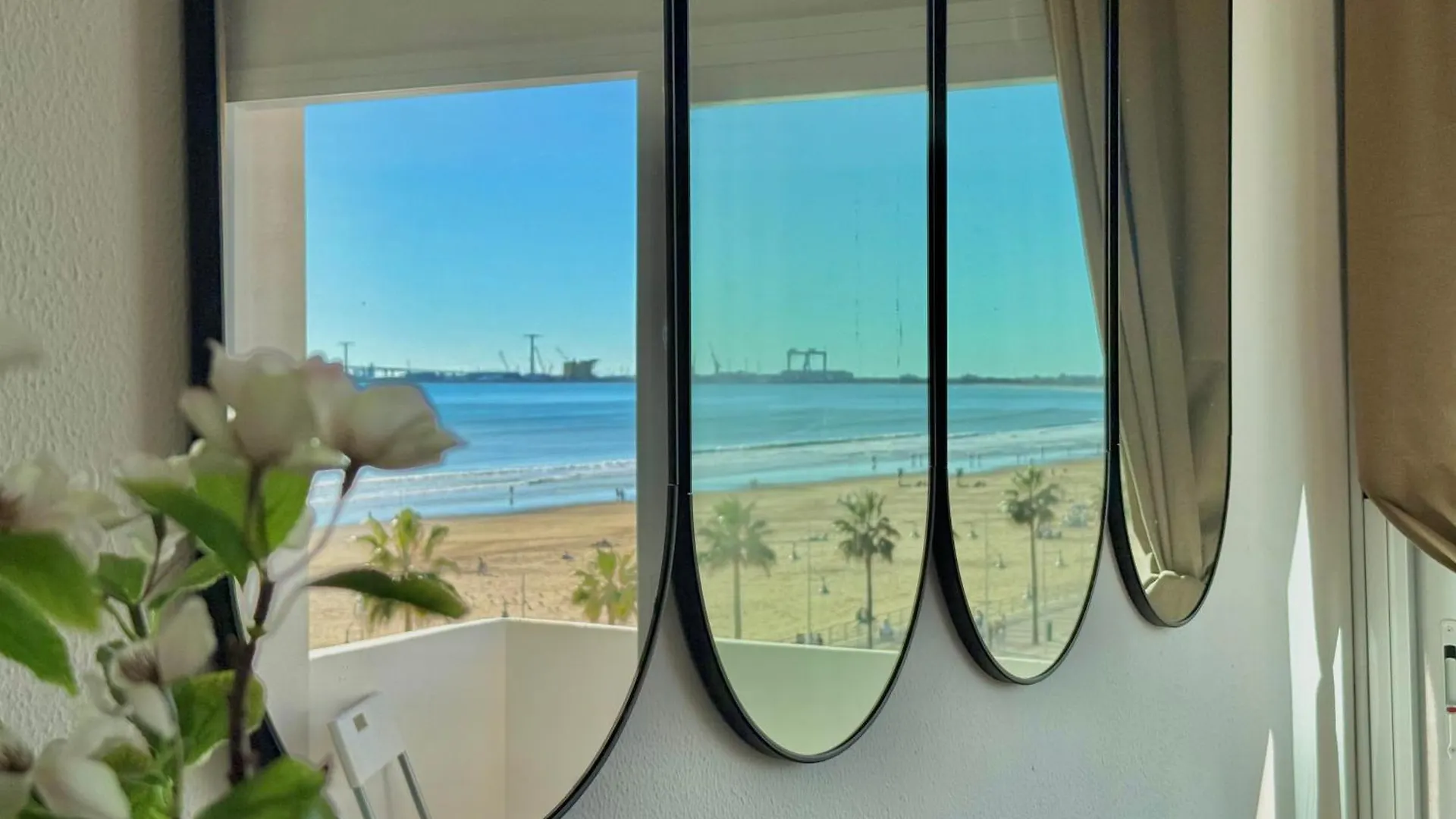 Vistas Al Mar Primera Linea Playa Valdelagrana El Puerto de Santa Maria Apartment